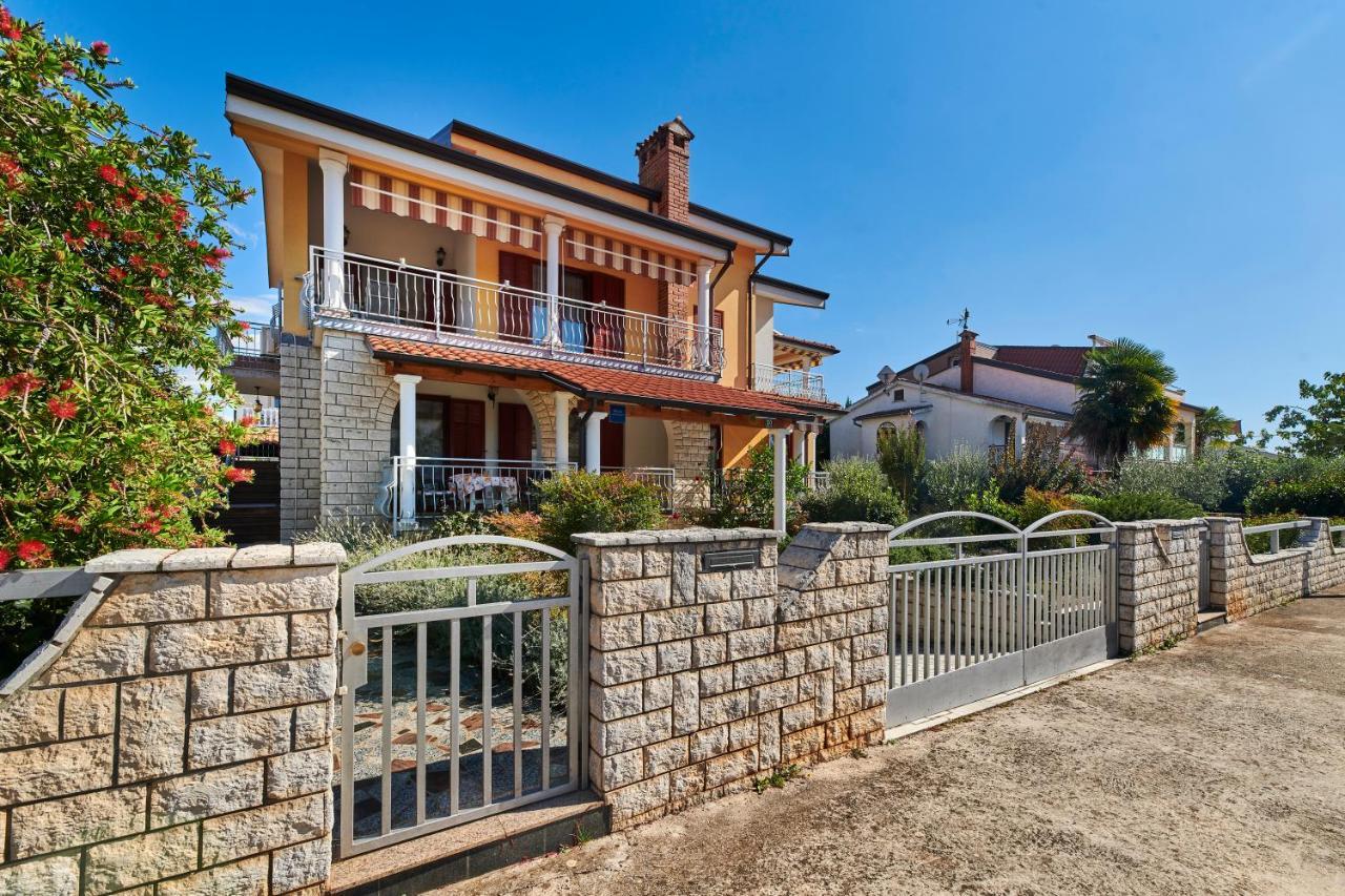 Haus Ana Apartment Porec Exterior photo