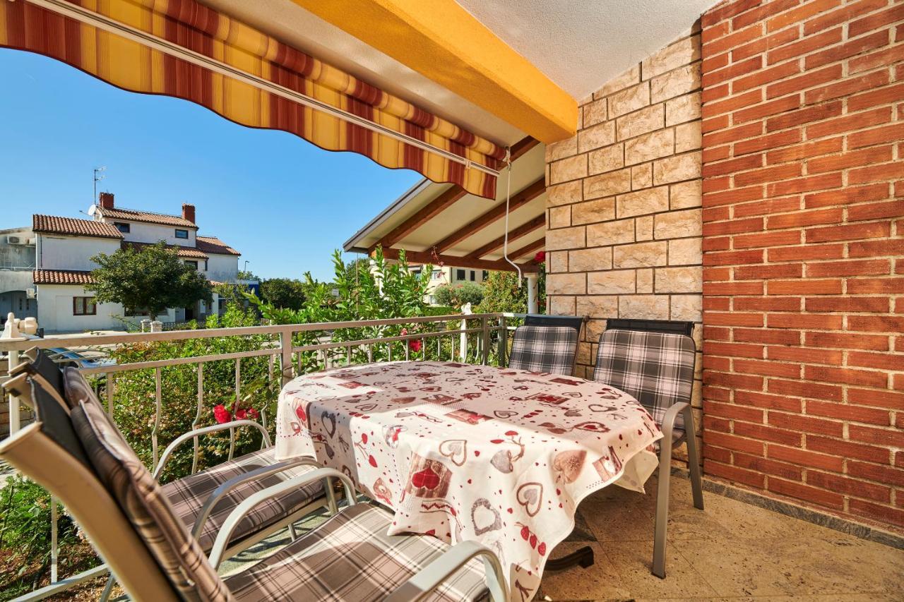 Haus Ana Apartment Porec Exterior photo